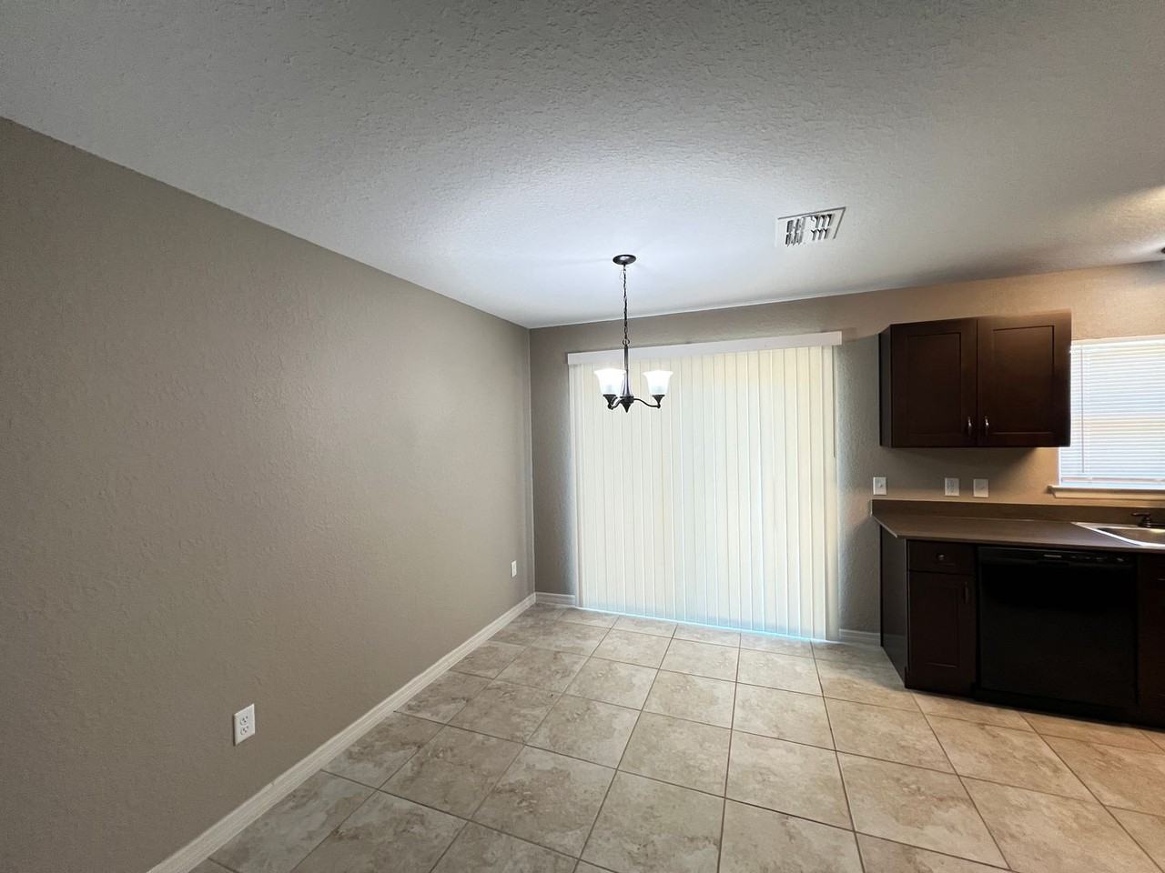 16147 Southwest 17th Avenue - Photo 5 of 23