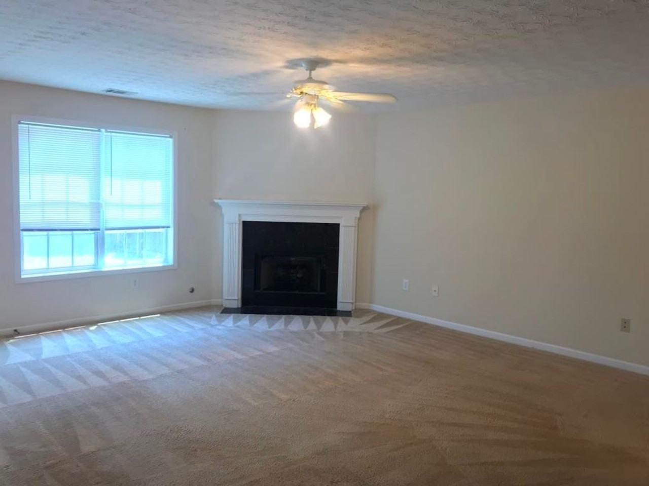 6304 Lake Valley Point - Photo 4 of 31