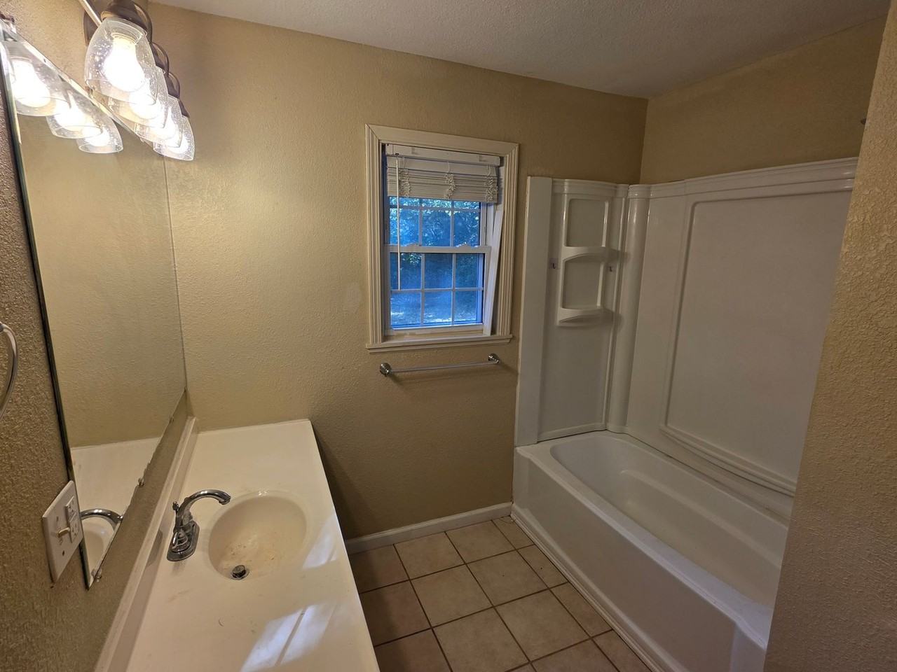 1937 W Lawson St - Photo 3 of 18