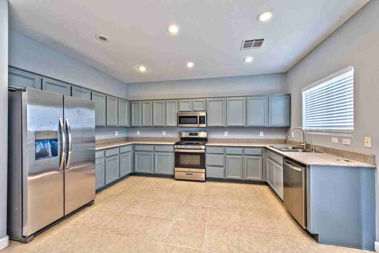 5555 Sun Temple Avenue - Photo 4 of 30