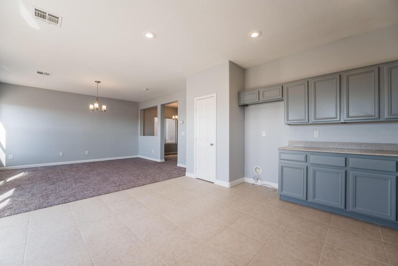 5555 Sun Temple Avenue - Photo 6 of 30