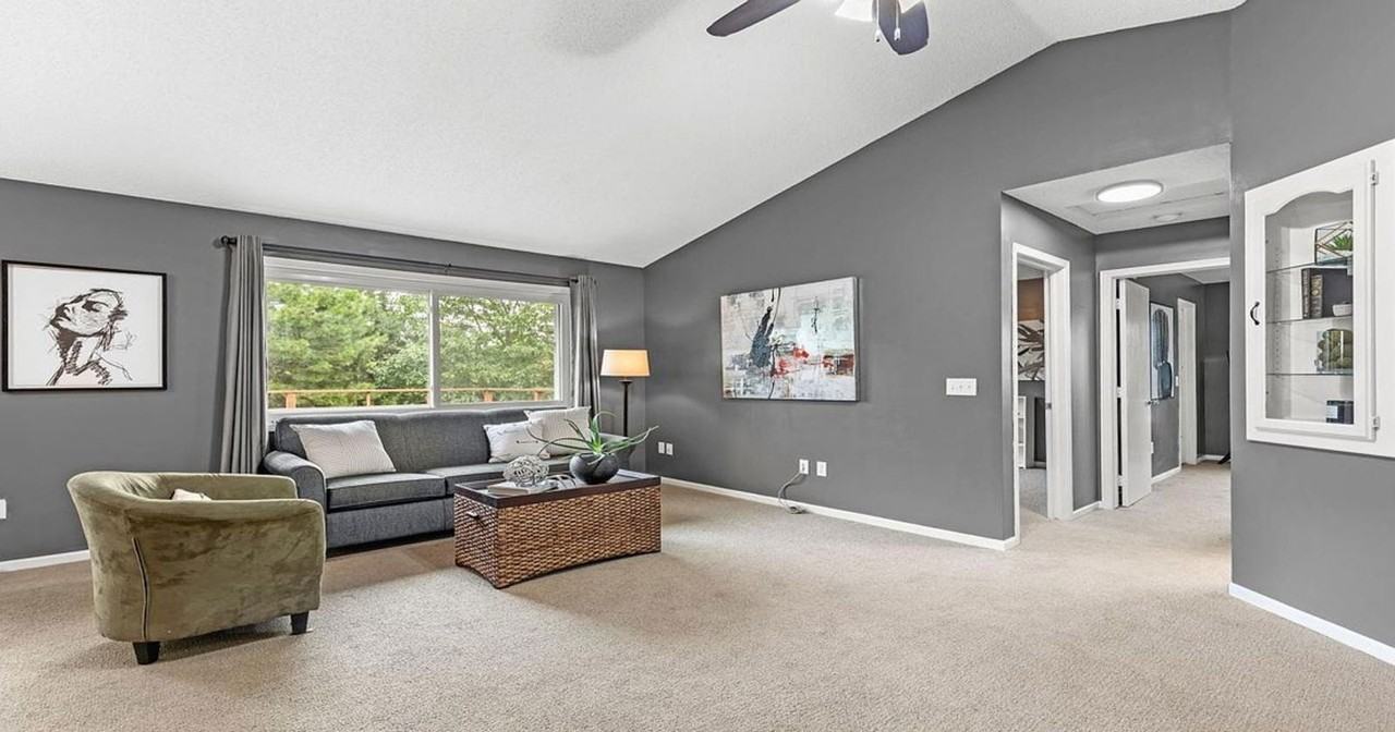18890 Barrington Dr - Photo 3 of 35