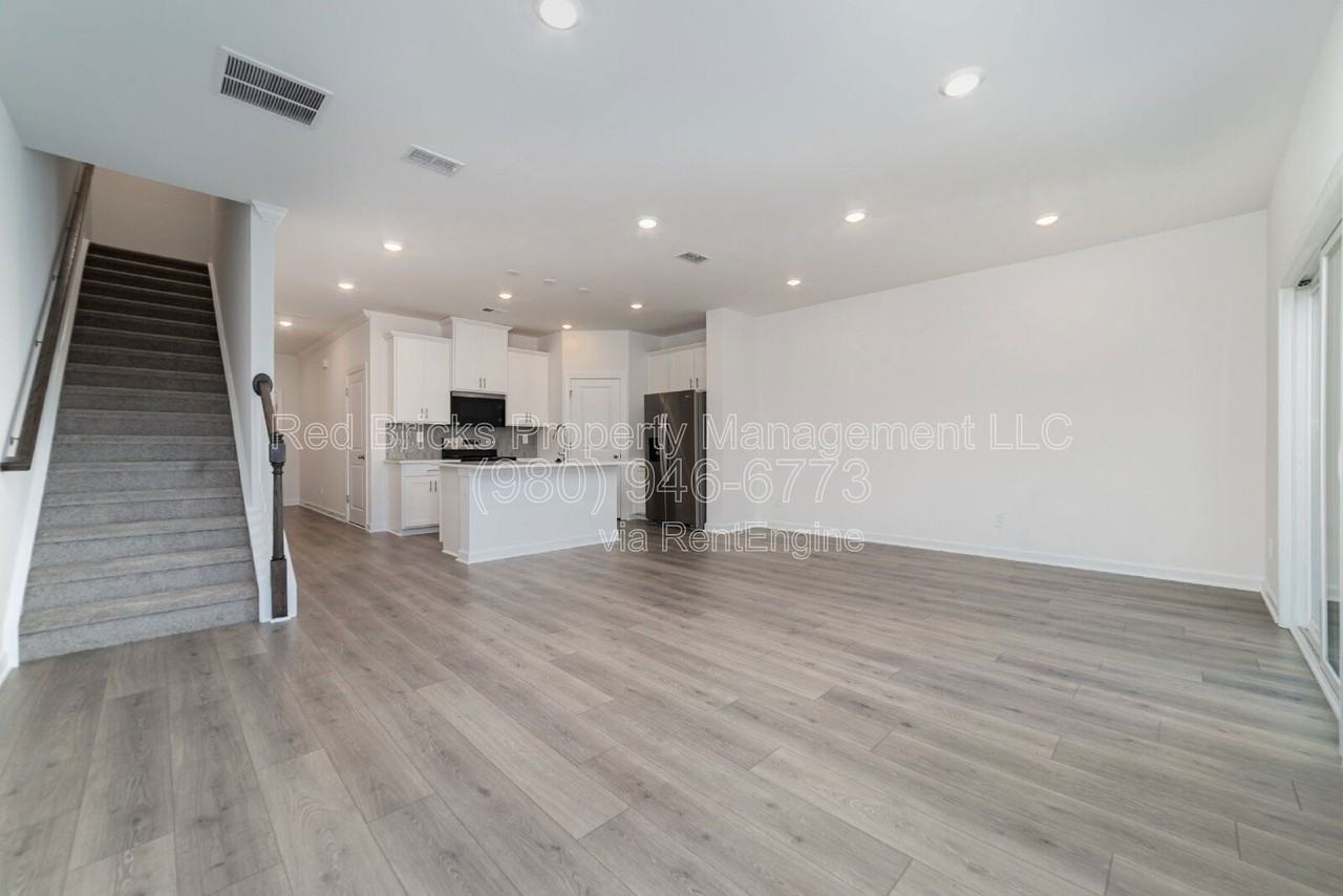 4039 Smithwood Ct - Photo 5 of 22