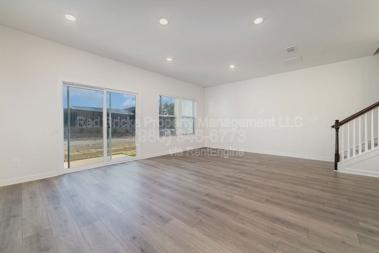 4039 Smithwood Ct - Photo 6 of 22