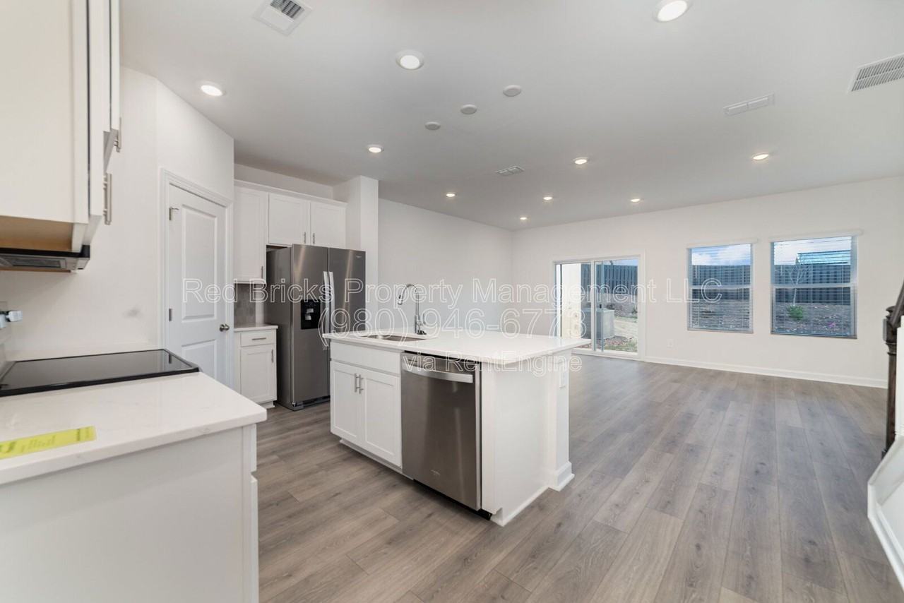 4039 Smithwood Ct - Photo 7 of 22