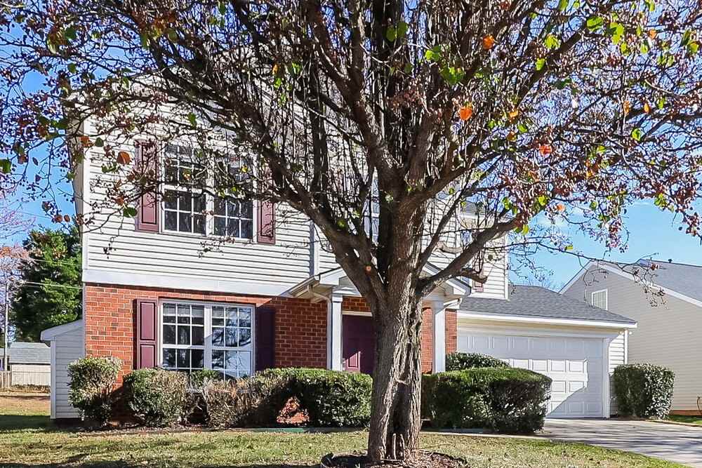 4834 Hopewood Ln - Photo 4 of 17