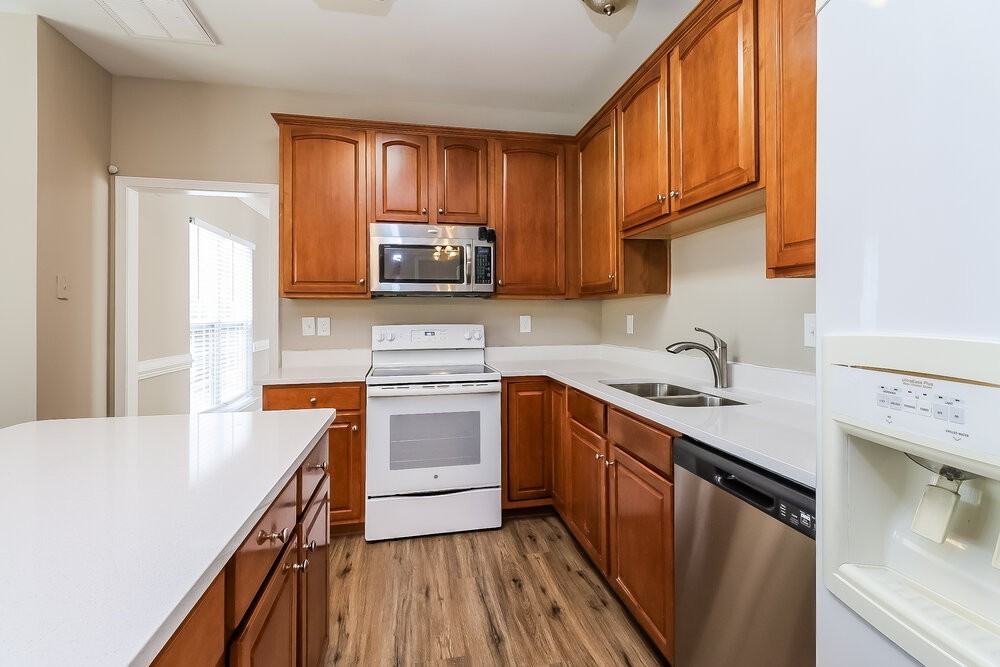 13138 Planters Row Dr - Photo 7 of 17