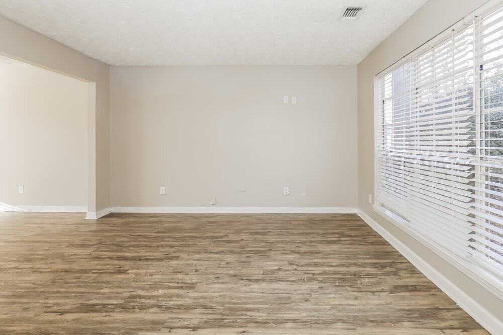 1341 Birdsong Ln - Photo 4 of 17