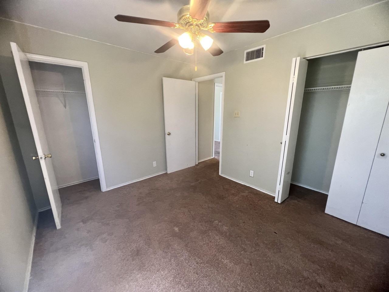 214 E Huebinger St - Photo 5 of 36