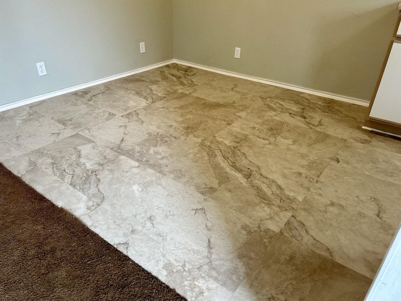 214 E Huebinger St - Photo 7 of 36