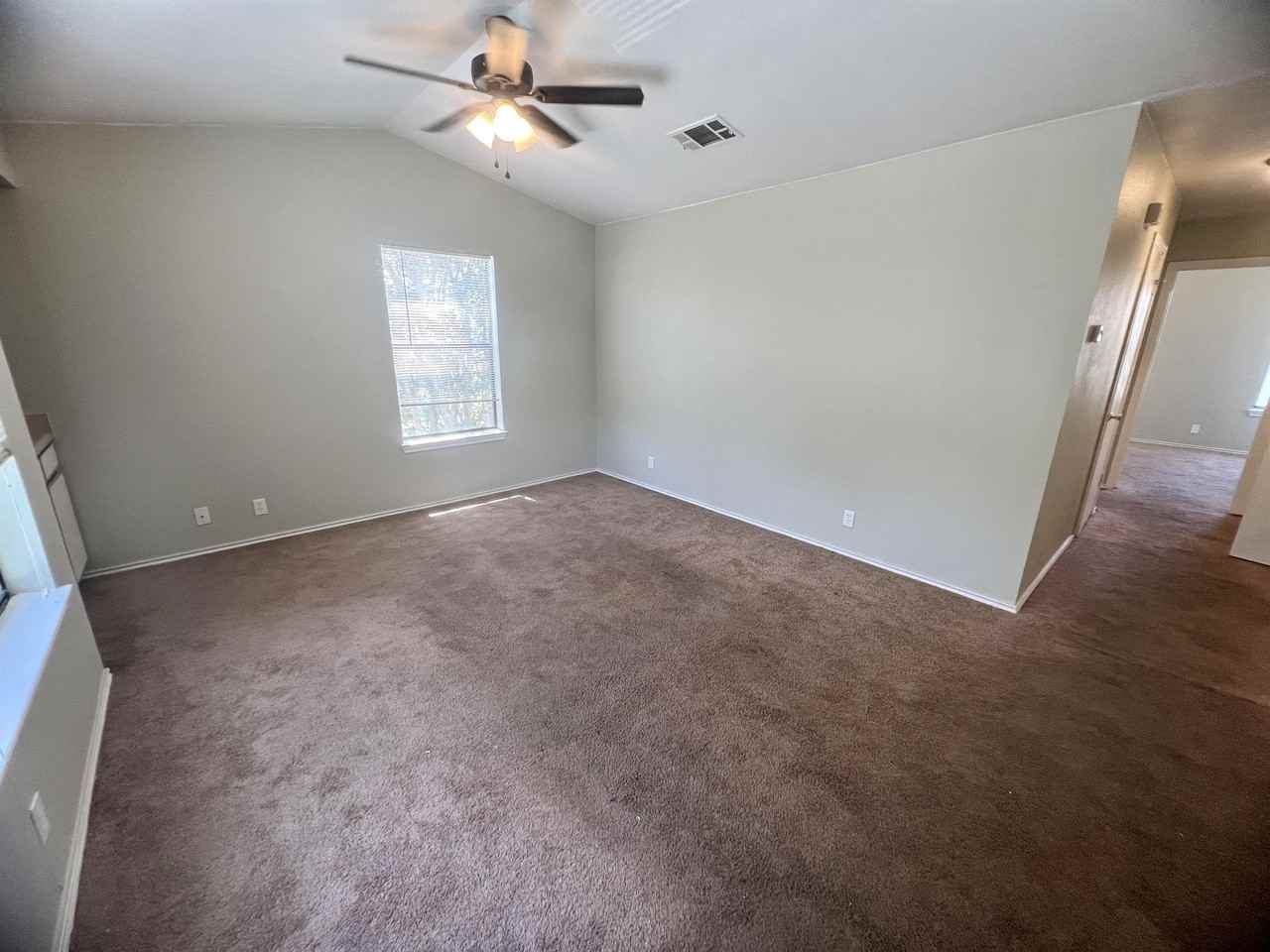 214 E Huebinger St - Photo 6 of 36