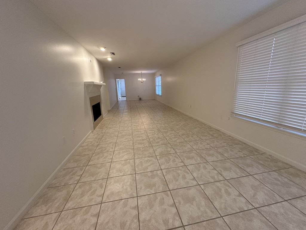 1100 N Pontiac Ave - Photo 3 of 19