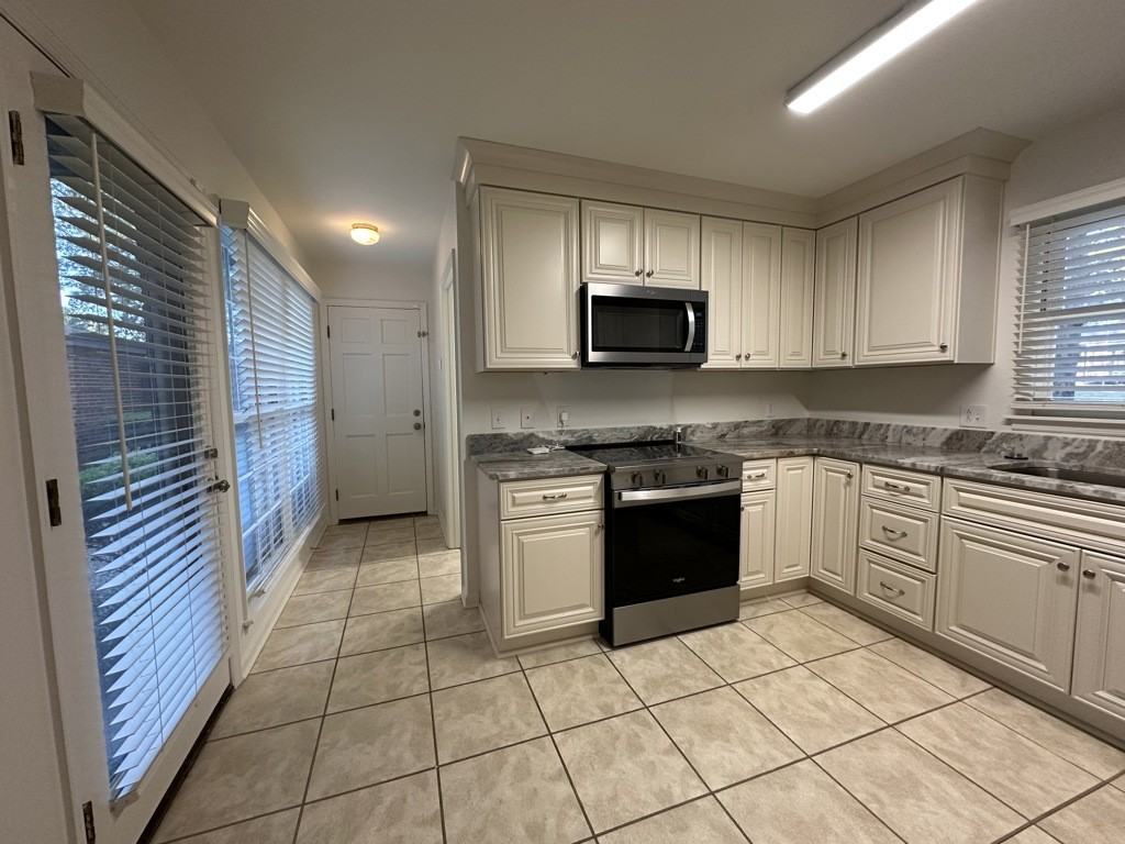 1100 N Pontiac Ave - Photo 5 of 19