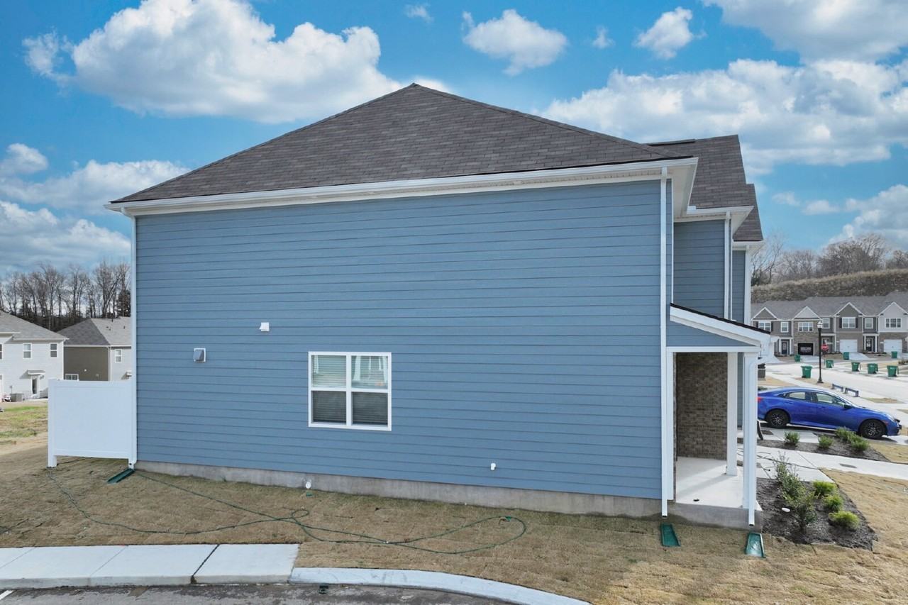 909 Shorttail Ln - Photo 4 of 50