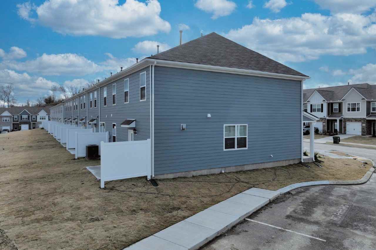 909 Shorttail Ln - Photo 7 of 50