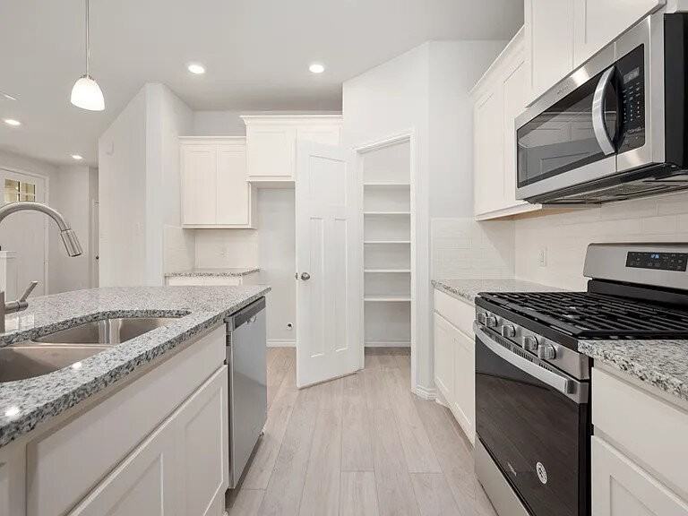 1048 Toledo Bend Drive - Photo 4 of 17