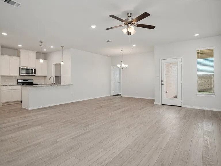 1048 Toledo Bend Drive - Photo 5 of 17