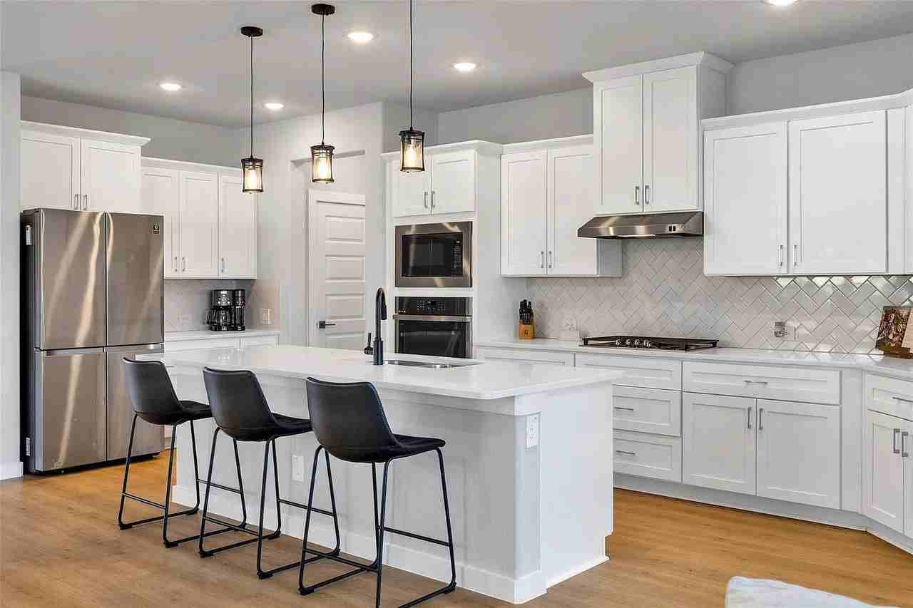 6105 Poolside Way - Photo 3 of 12