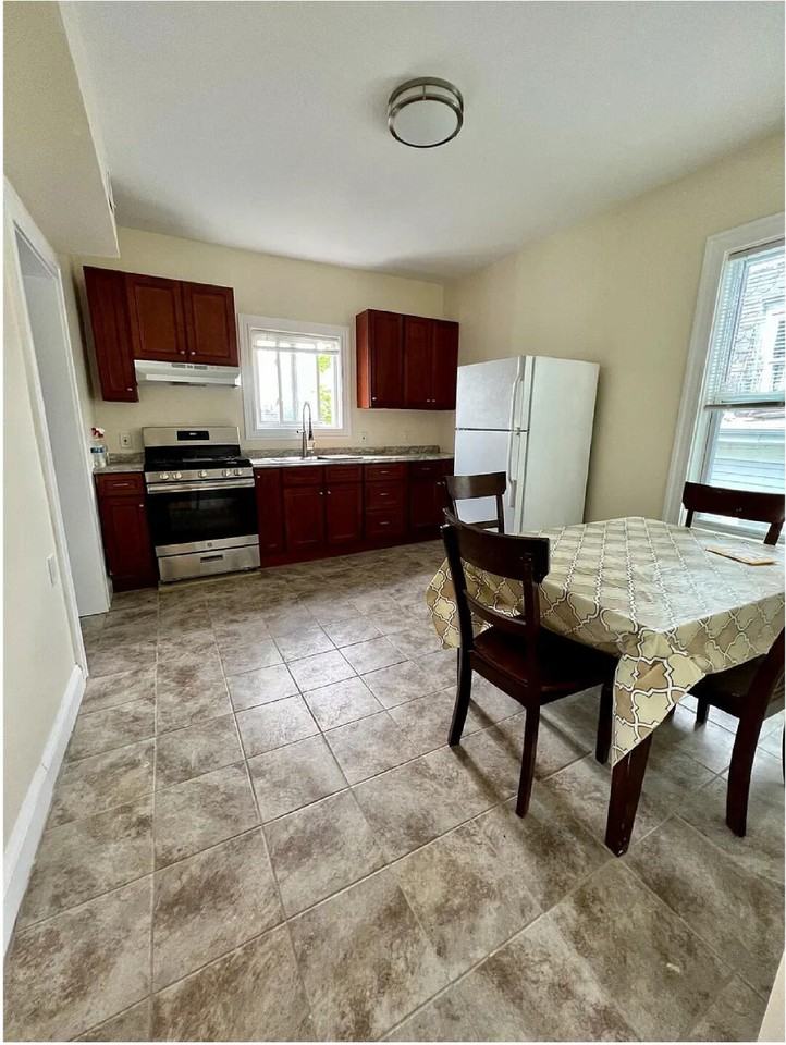 22 Anita Terrace #3 - Photo 2 of 12