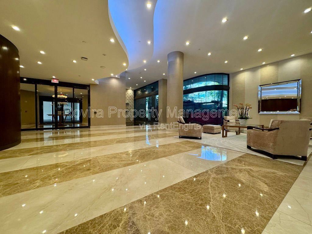 19667 Turnberry Way - Photo 3 of 10