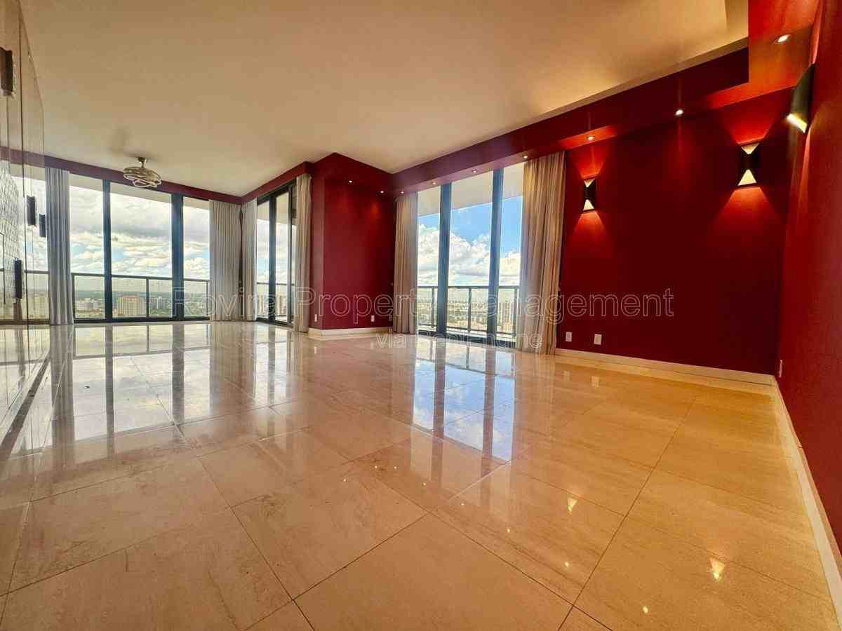 19667 Turnberry Way - Photo 4 of 10