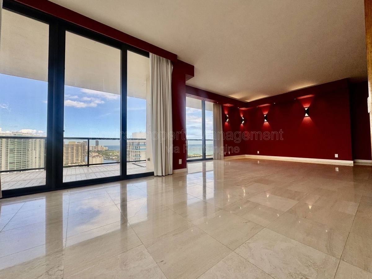 19667 Turnberry Way - Photo 5 of 10