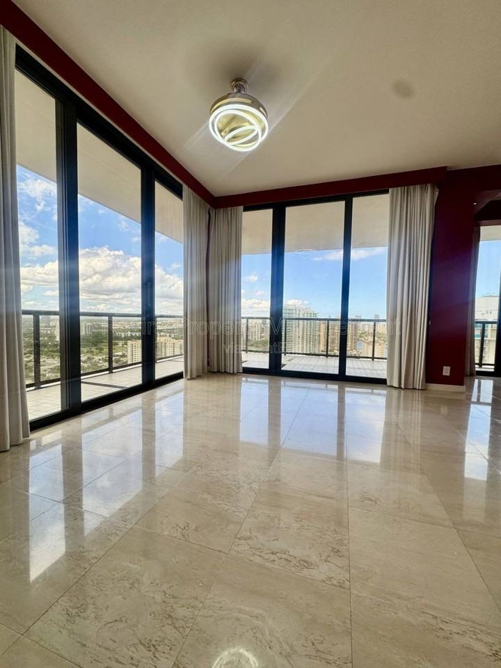 19667 Turnberry Way - Photo 6 of 10