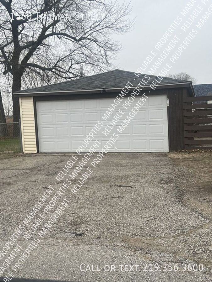 1560 Truman St - Photo 2 of 13