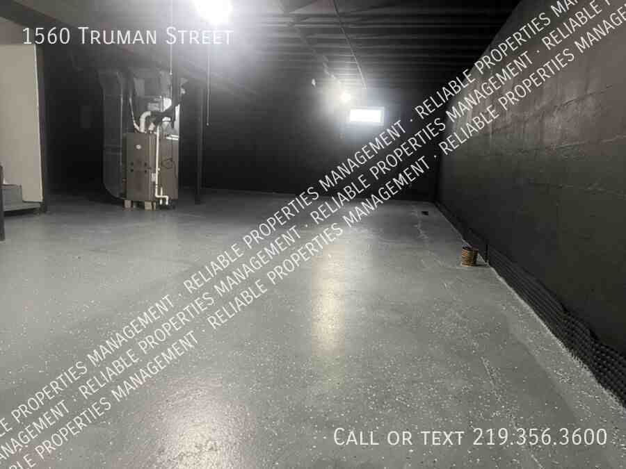 1560 Truman St - Photo 5 of 13