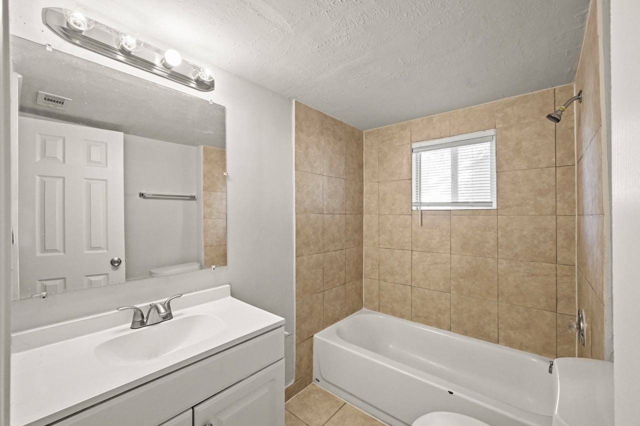 203 West Hart Avenue #203 - Photo 4 of 19