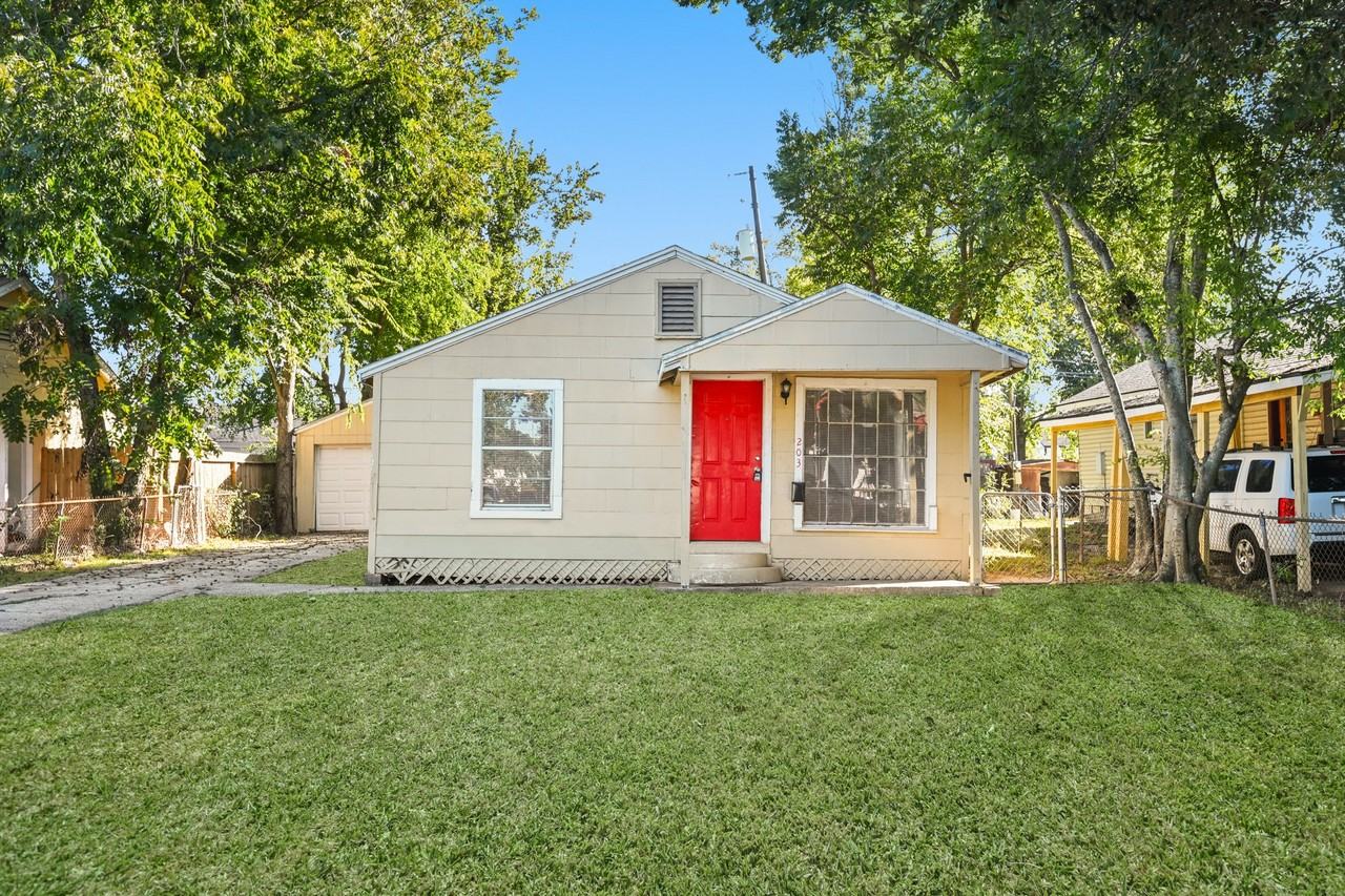 203 West Hart Avenue #203 - Photo 5 of 19