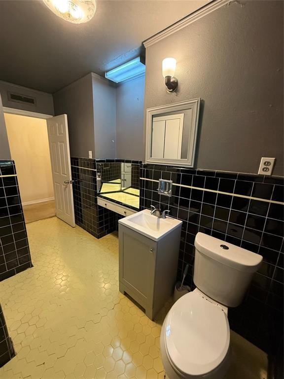 201 North Dallas Street #201 - Photo 2 of 7
