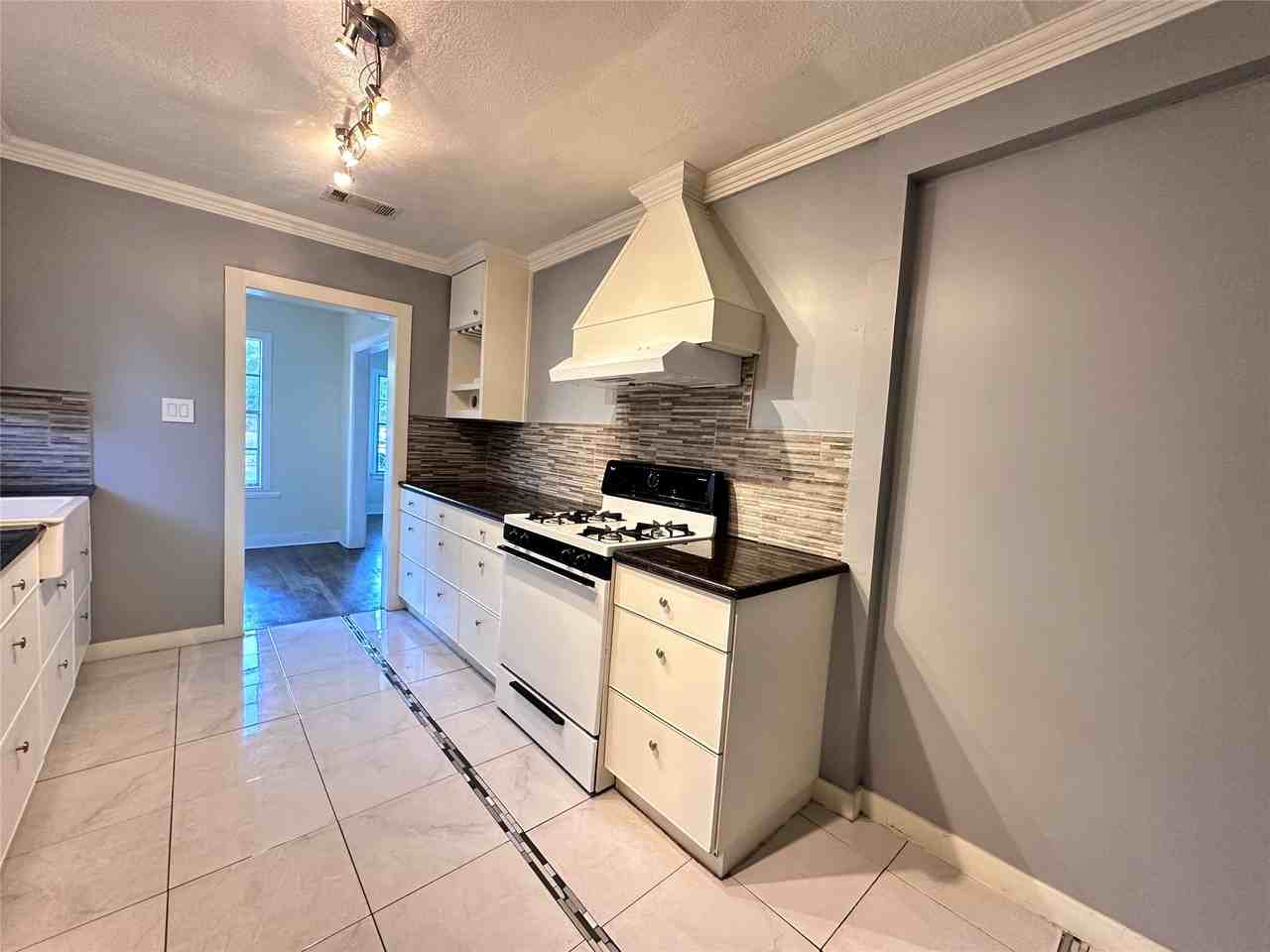 516 Munger St #516 - Photo 7 of 15