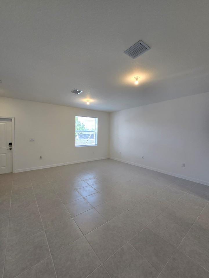 95 Se 11 Ave #95 - Photo 4 of 18