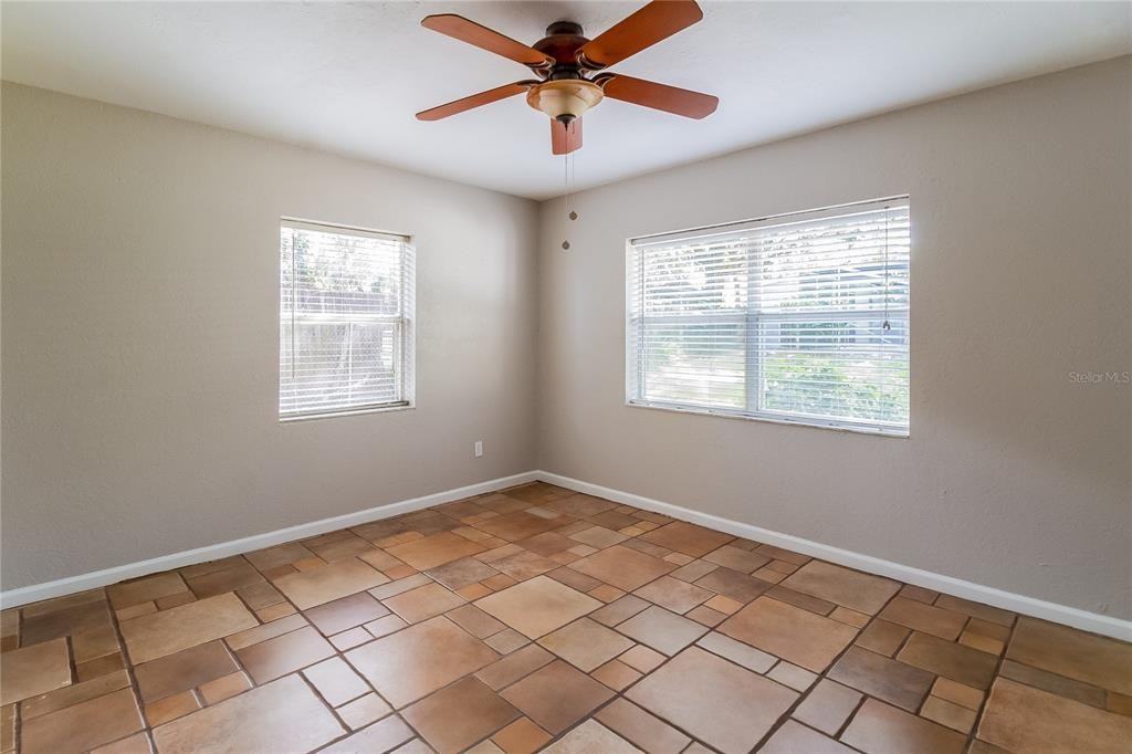 1197 W Lakeview Cir #1197 - Photo 2 of 16