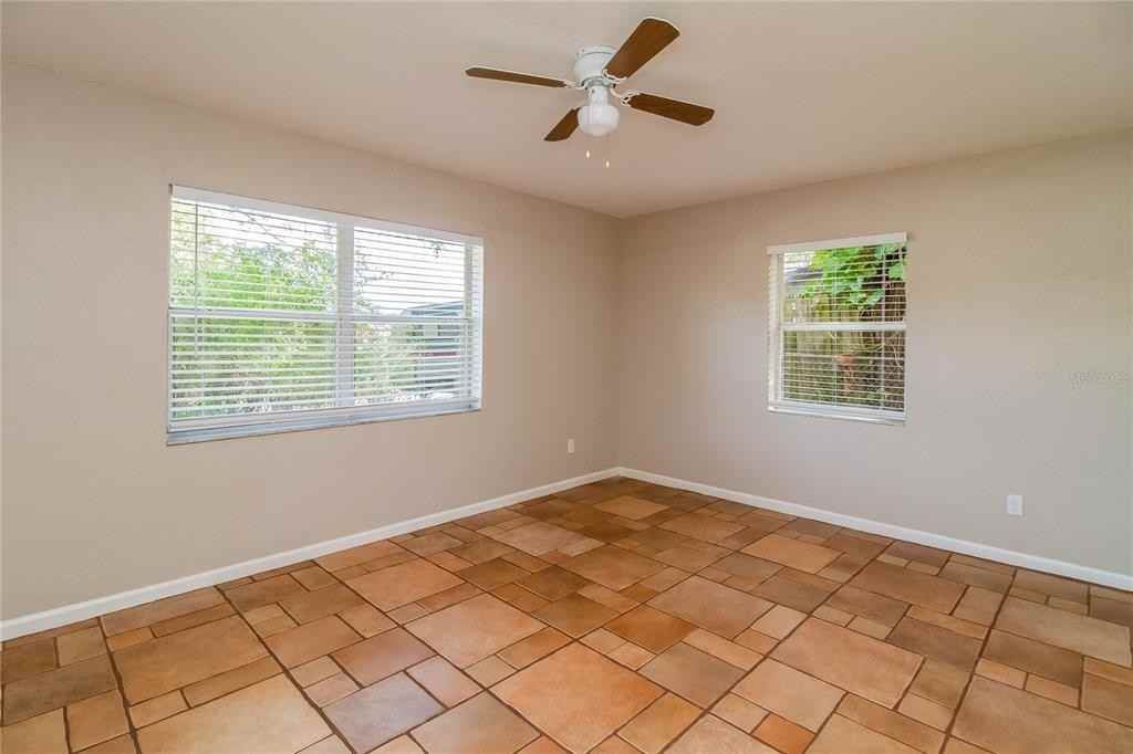 1197 W Lakeview Cir #1197 - Photo 3 of 16