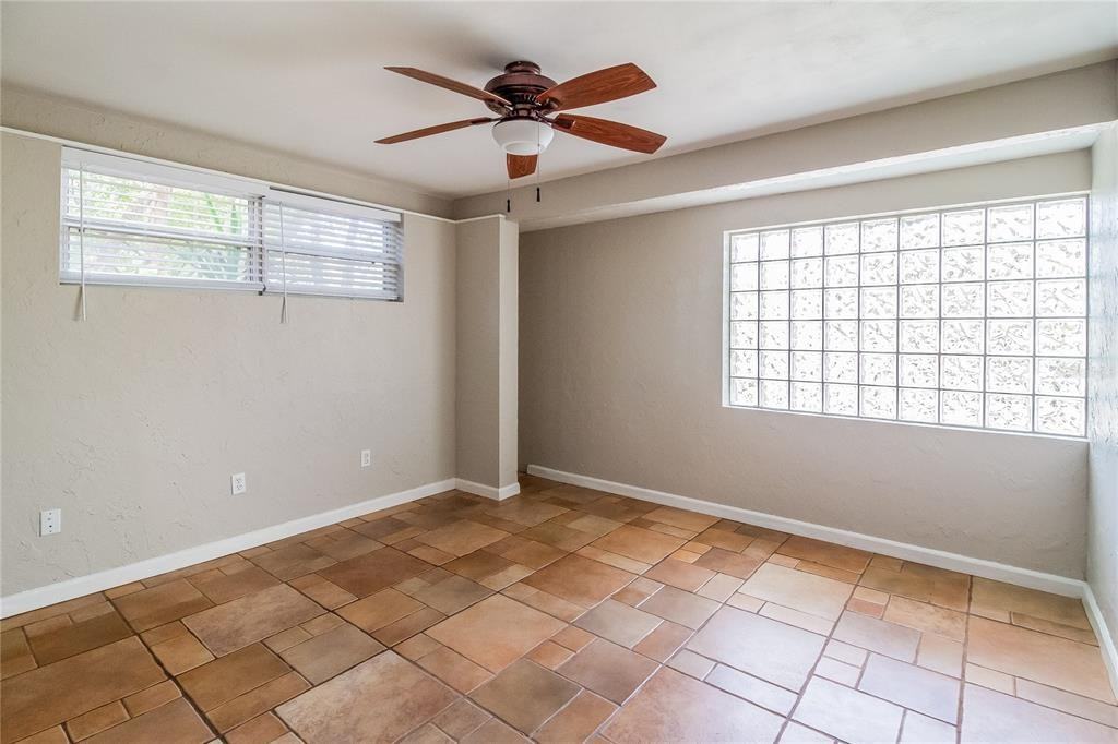 1197 W Lakeview Cir #1197 - Photo 4 of 16