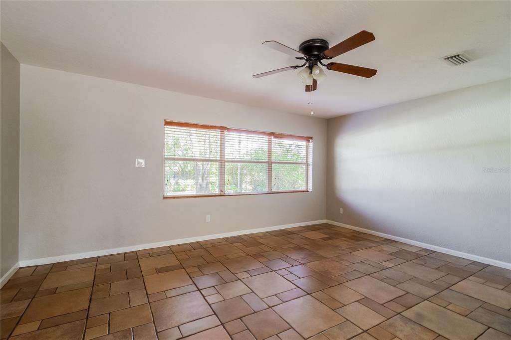 1197 W Lakeview Cir #1197 - Photo 5 of 16