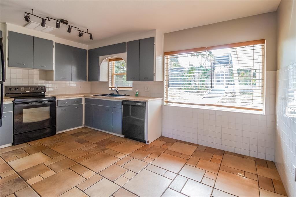 1197 W Lakeview Cir #1197 - Photo 7 of 16