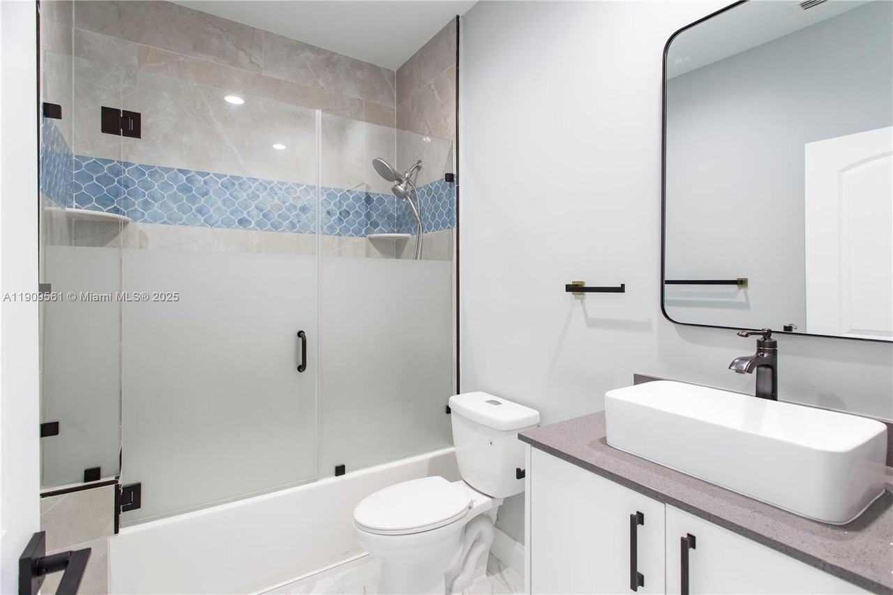 1250 Northwest 39th Street