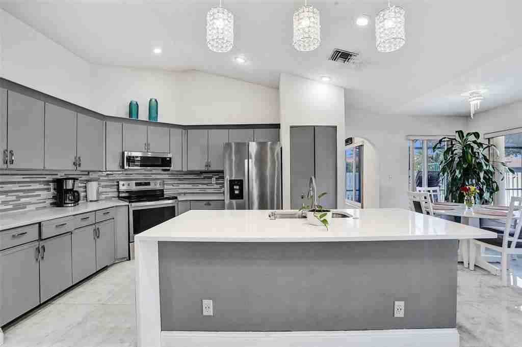 7909 Nw 19th St #7909 - Photo 3 of 33