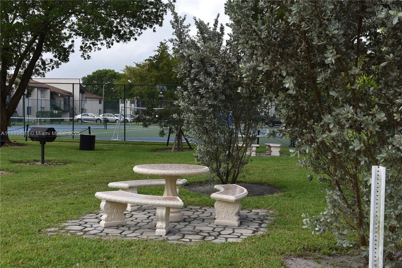 325 West Laurel Drive #3252L