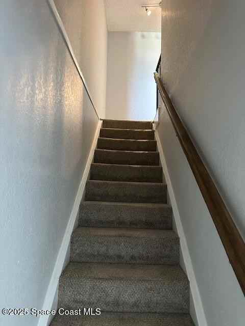 7101 Ridgewood Avenue