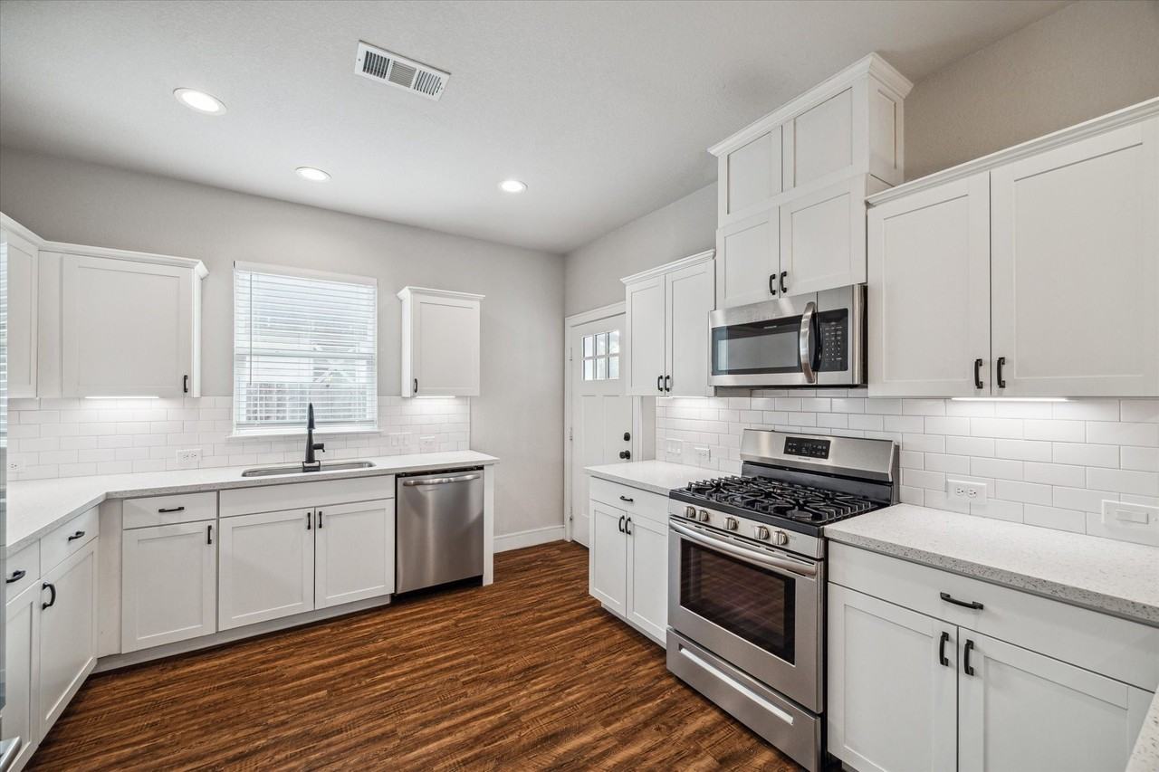 2515 Delafield St #2515 - Photo 3 of 20