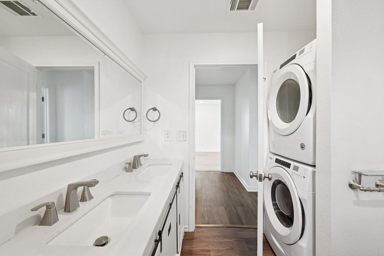 6935 West Holiday Street #6935 - Photo 5 of 46