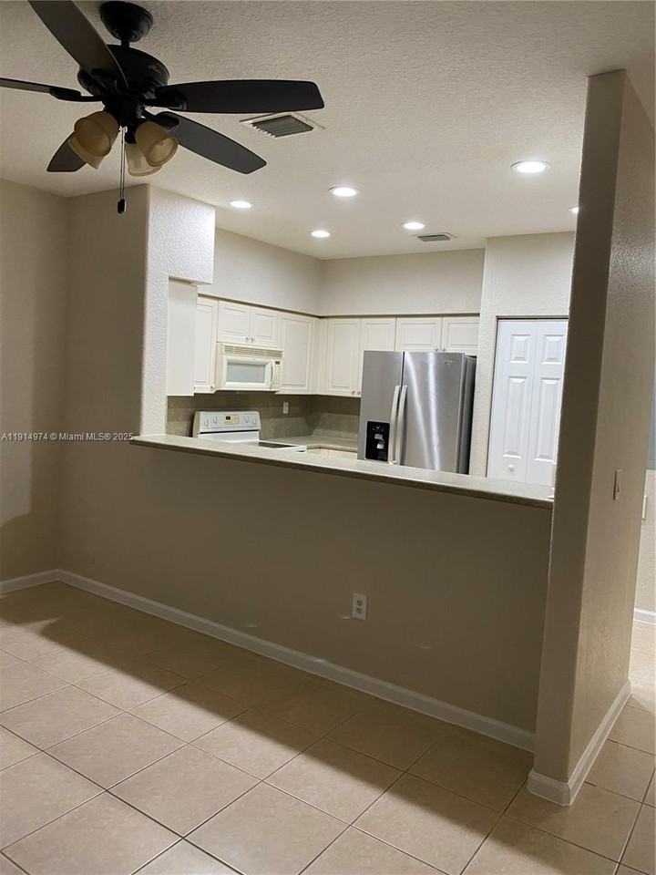 8395 Sw 29th St #8395-102 - Photo 7 of 20