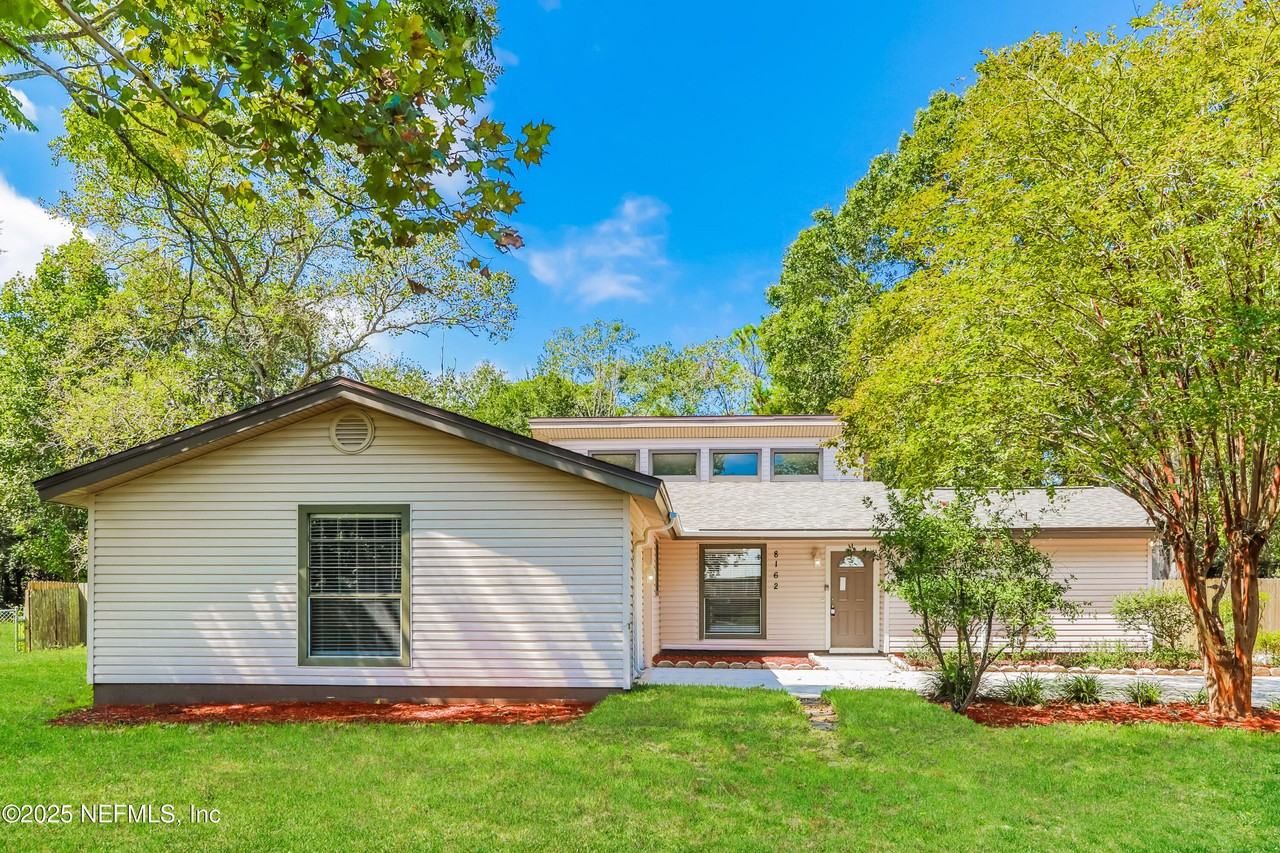 8162 Cayuga Trail West #8162 - Photo 5 of 15