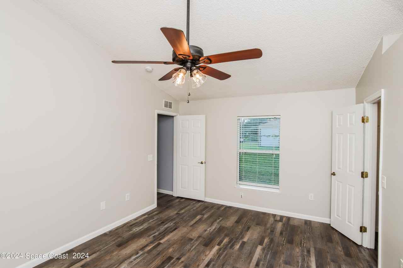 3042 Tazewell Avenue Southeast #3042 - Photo 4 of 16