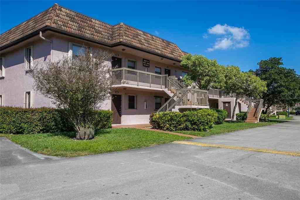 10557 Northwest 10th Street #10557-101 - Photo 4 of 19