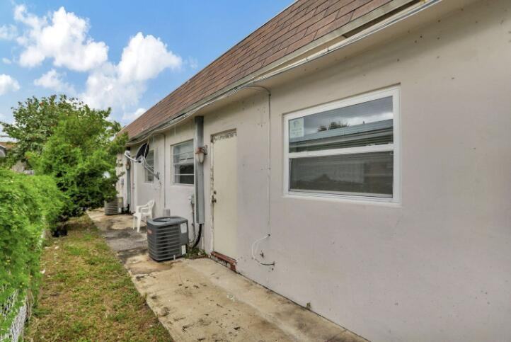 240 Southeast 9th Avenue #240-2 - Photo 4 of 17